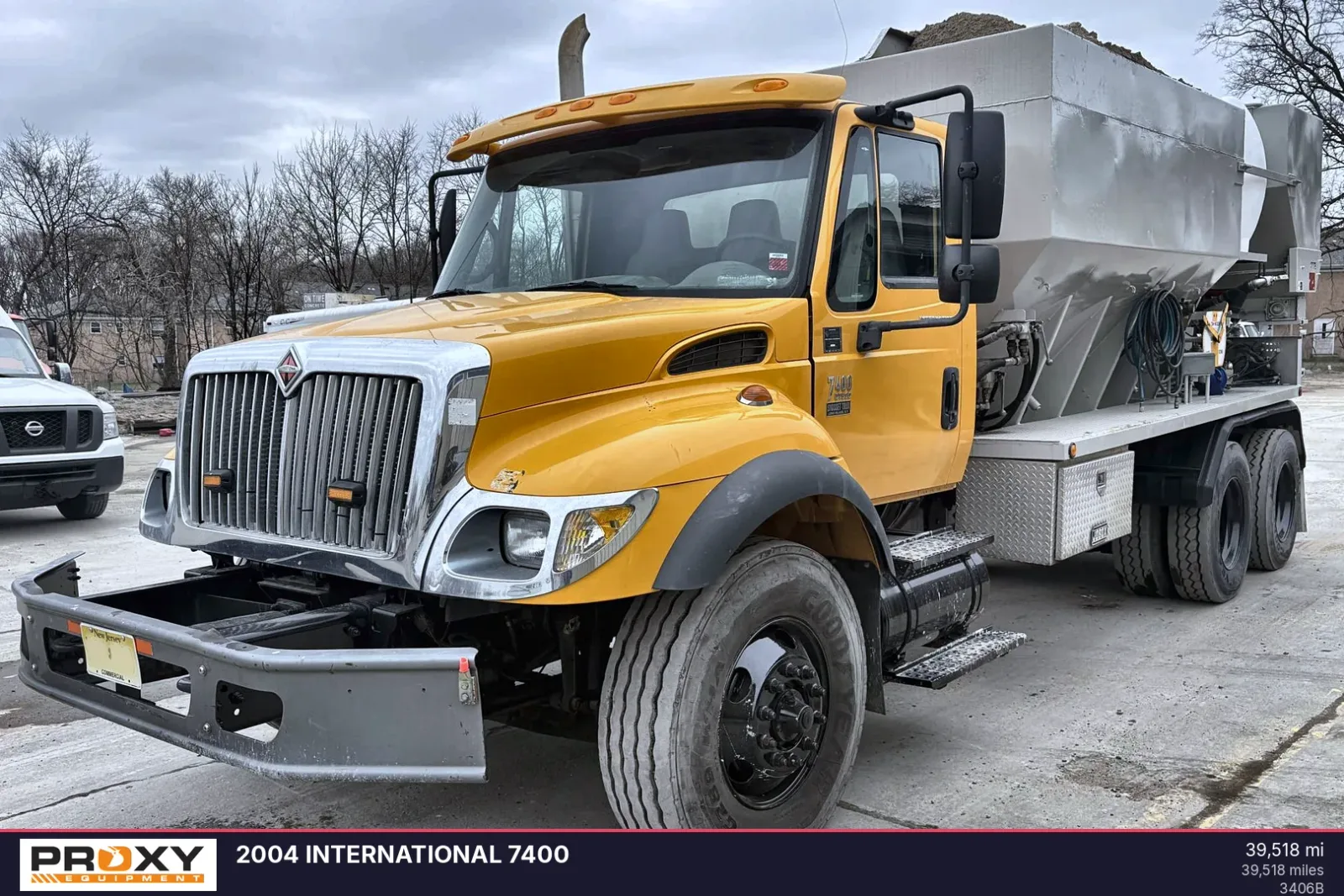 2004 INTERNATIONAL 7400