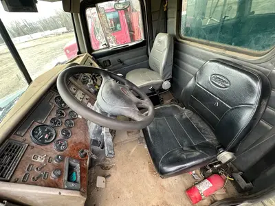 2002 PETERBILT 330 - view 17 of 30