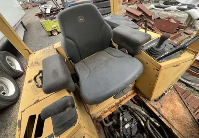 1998 DEERE 450H LT - view 8 of 29
