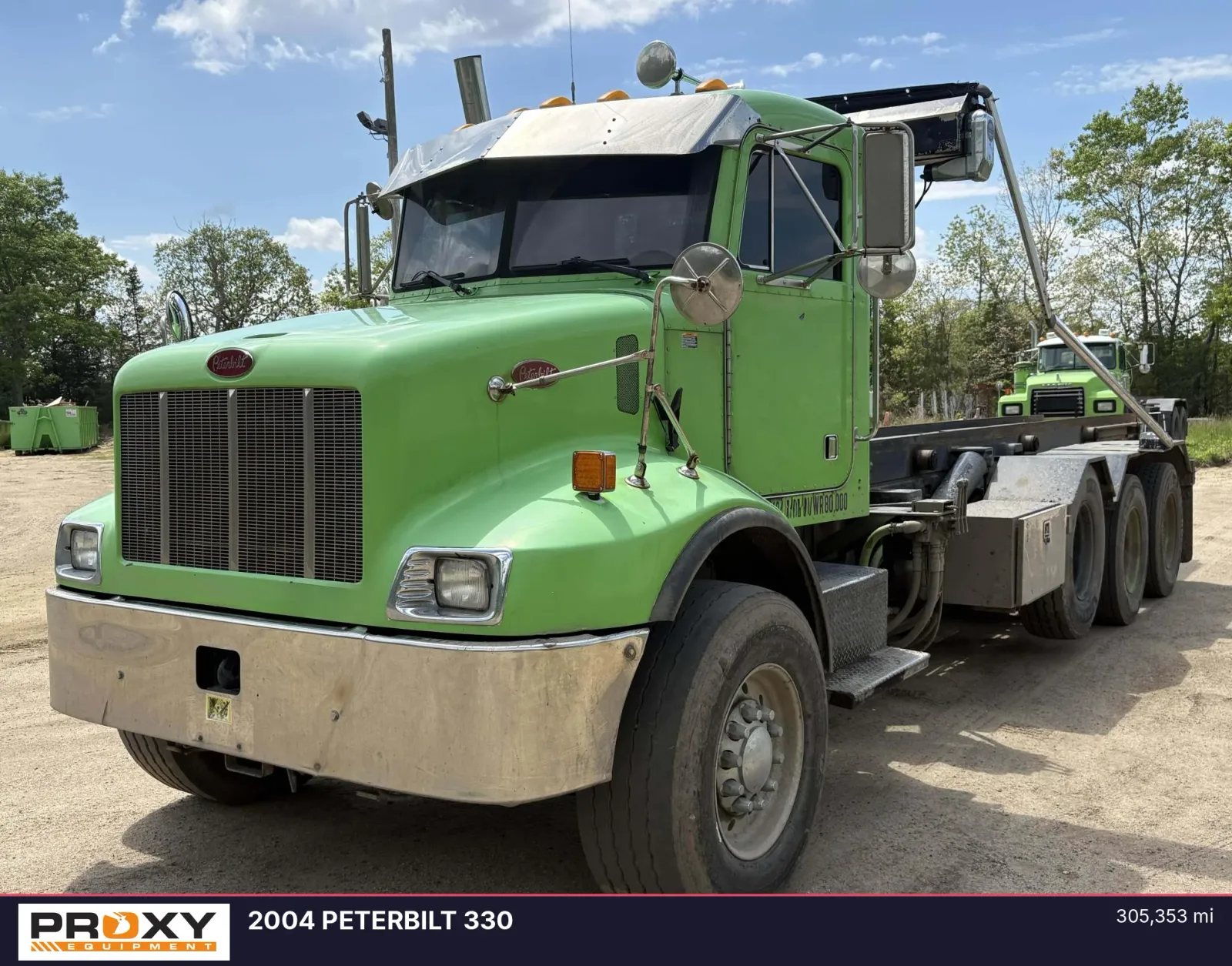 2004 PETERBILT 330
