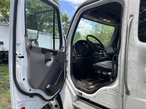 2022 FREIGHTLINER M2 106 - view 9 of 30