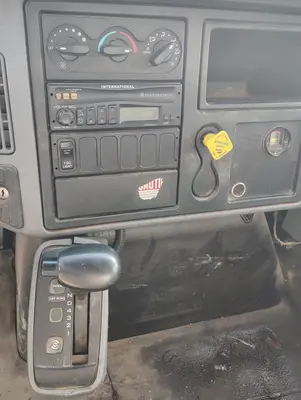 2002 INTERNATIONAL 4300 - view 18 of 34