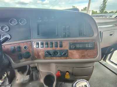 2013 PETERBILT 587 - view 19 of 35