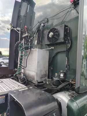 2016 PETERBILT 587 - view 20 of 35