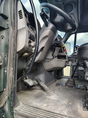 2016 PETERBILT 587 - view 13 of 35