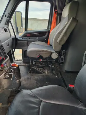 2016 PETERBILT 587 - view 17 of 35