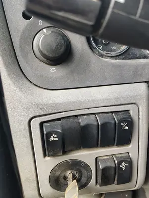 2016 PETERBILT 587 - view 18 of 35