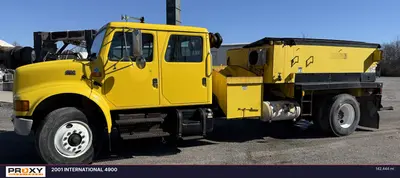 2001 INTERNATIONAL 4900 - view 2 of 32