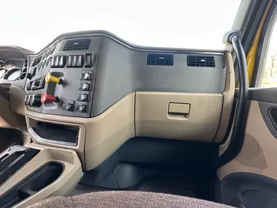2016 PETERBILT 567 - view 17 of 41