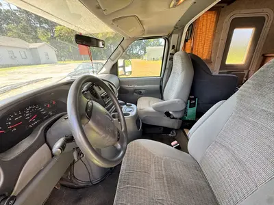 2004 FORD E350 FOUR WINDS RV - view 8 of 49
