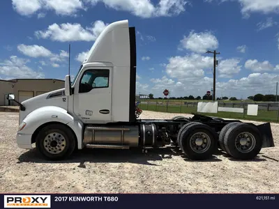 2017 KENWORTH T680 - view 2 of 45