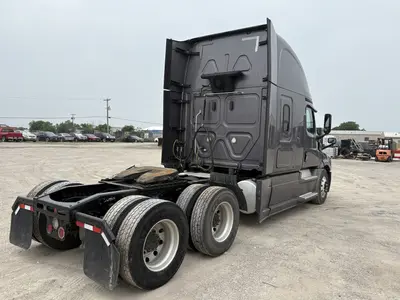 2018 FREIGHTLINER CASCADIA 126 - view 5 of 50