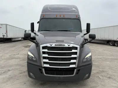 2018 FREIGHTLINER CASCADIA 126 - view 8 of 50