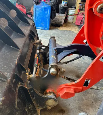 2023 KUBOTA R640 - view 19 of 21