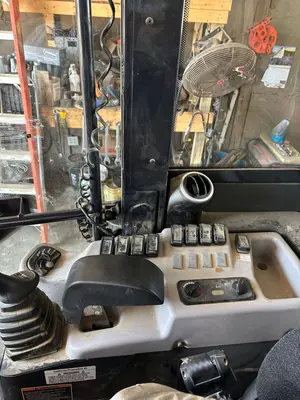 2023 KUBOTA R640 - view 17 of 21