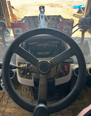 2023 KUBOTA R640 - view 13 of 21
