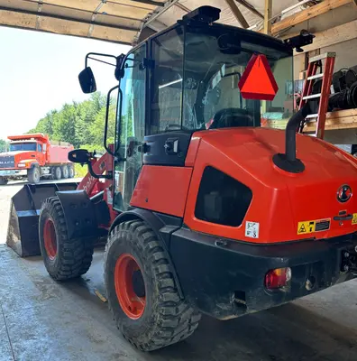 2023 KUBOTA R640 - view 7 of 21