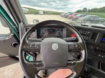 2019 Volvo VNL - view 12 of 32