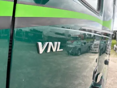 2019 Volvo VNL - view 19 of 32