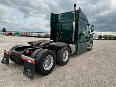 2019 Volvo VNL - view 9 of 32