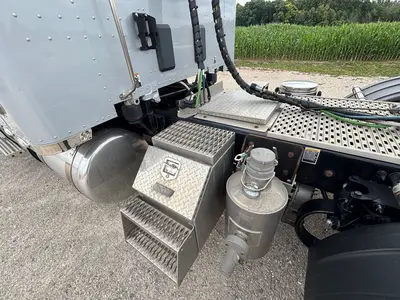 2022 PETERBILT 579 SLEEPER - view 11 of 31