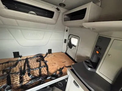 2022 PETERBILT 579 SLEEPER - view 13 of 31
