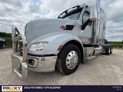 2022 PETERBILT 579 SLEEPER - view 2 of 31