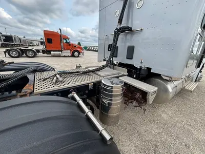 2022 PETERBILT 579 SLEEPER - view 7 of 31