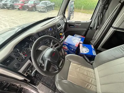 2022 PETERBILT 579 - view 14 of 31