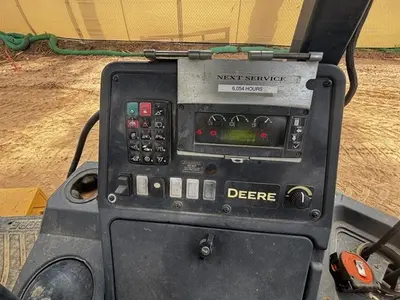 2015 Deere 310SL - view 18 of 28