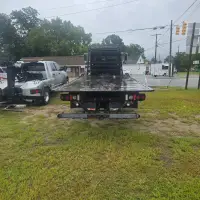 2005 PETERBILT 325 - view 3 of 3