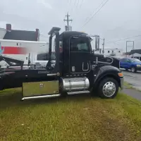 2005 PETERBILT 325 - view 2 of 3