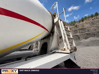 1997 Mack DM690S - view 6 of 33