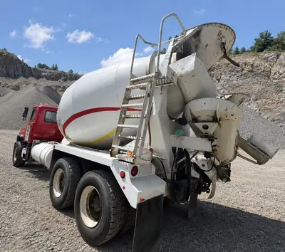 1997 Mack DM690S - view 9 of 33