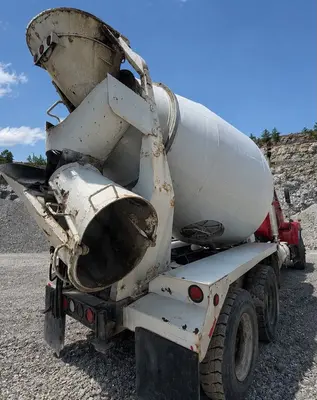 1997 Mack DM690S - view 10 of 33