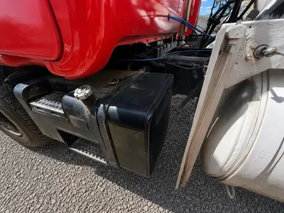 1997 Mack DM690S - view 7 of 33