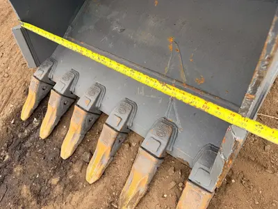 2012 KOMATSU PC88MR-8 - view 7 of 30