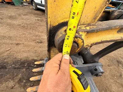 2012 KOMATSU PC88MR-8 - view 9 of 30