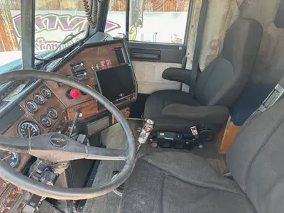 1992 FREIGHTLINER FLD120 - view 11 of 44