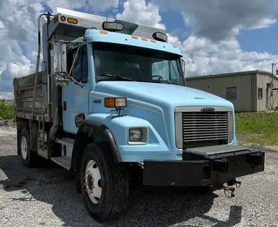 2002 FREIGHTLINER FL80 - view 11 of 38