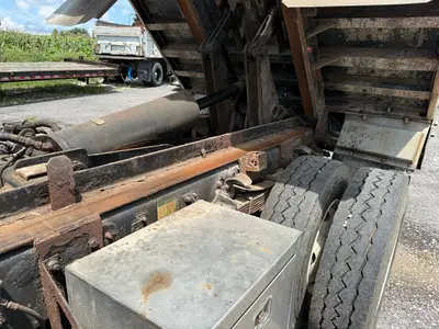 2002 FREIGHTLINER FL80 - view 20 of 38