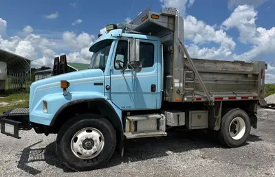 2002 FREIGHTLINER FL80 - view 2 of 38