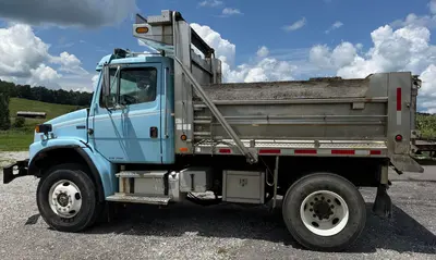 2002 FREIGHTLINER FL80 - view 3 of 38