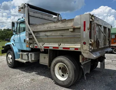 2002 FREIGHTLINER FL80 - view 4 of 38