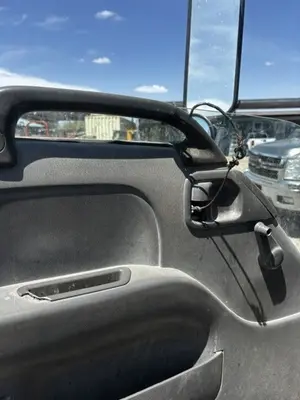 2006 ISUZU NPR - view 8 of 16