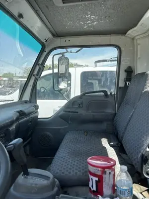 2006 ISUZU NPR - view 9 of 16