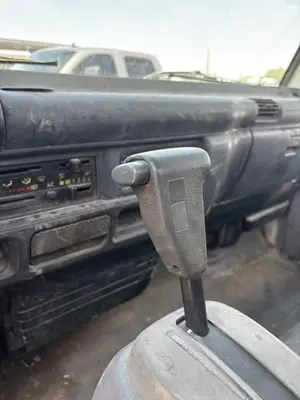 2006 ISUZU NPR - view 10 of 16