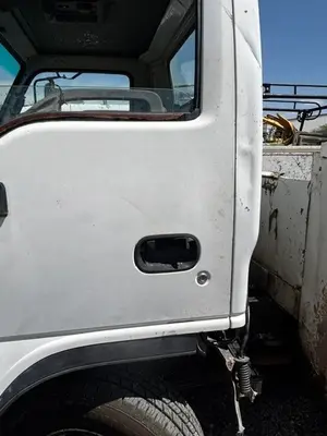 2006 ISUZU NPR - view 12 of 16