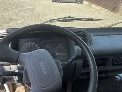 1997 ISUZU NPR - view 11 of 16