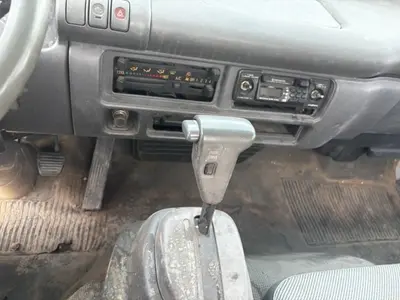 1997 ISUZU NPR - view 8 of 16